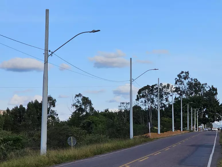 Expansão elétrica aquece mercado de postes de fibra de vidro.
